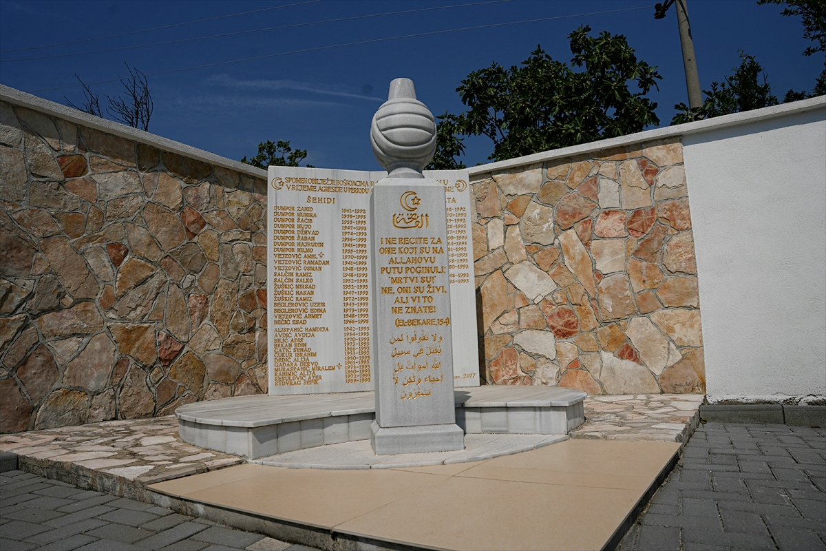 Bosna savaşında Mostar'da katledilen kişiler anıldı