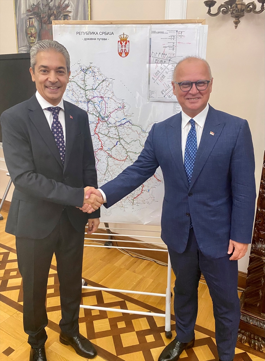 Sırp Bakan Vesic, Büyükelçi Aksoy ile görüştü