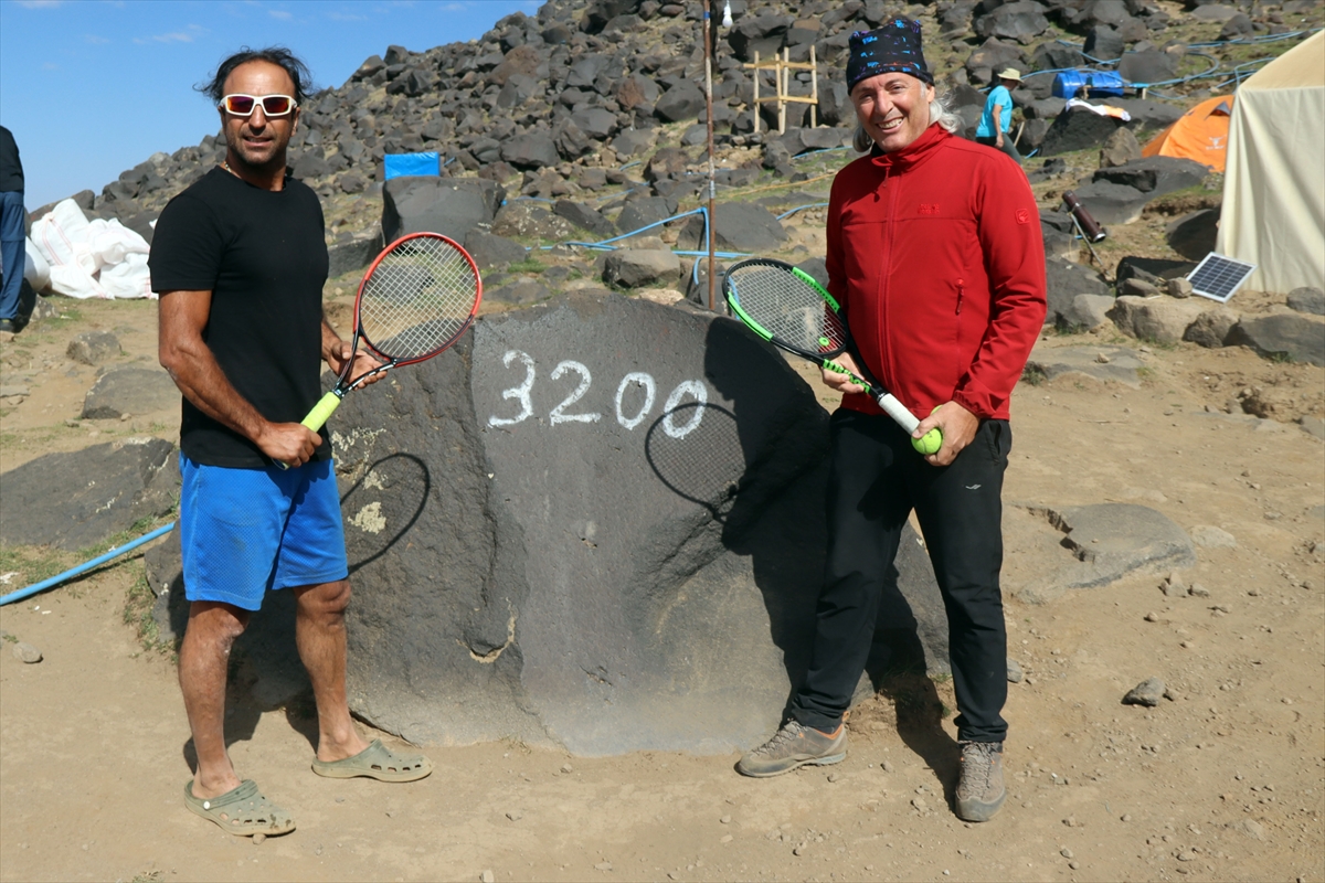 Sporcular Ağrı Dağında 3200 rakımda idman yaptı