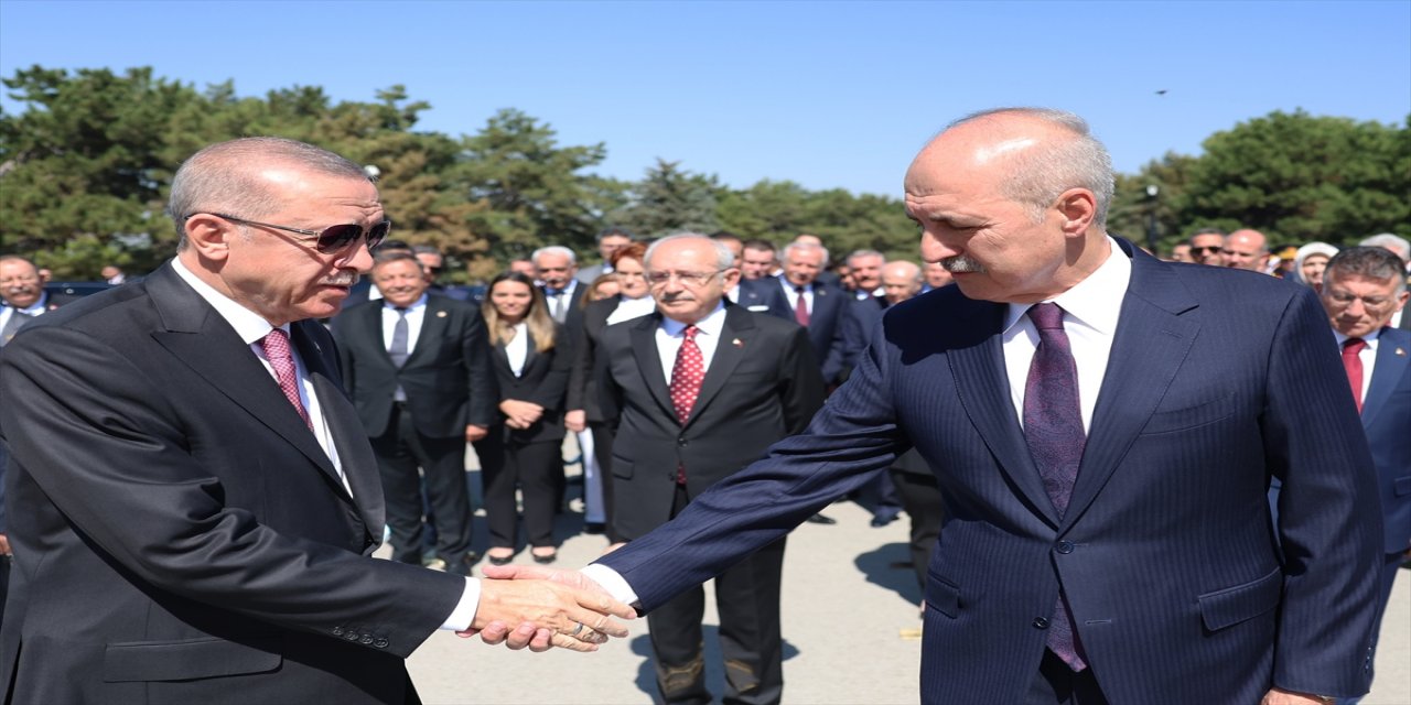 Cumhurbaşkanı Erdoğan başkanlığındaki devlet erkanı, Anıtkabir'i ziyaret etti