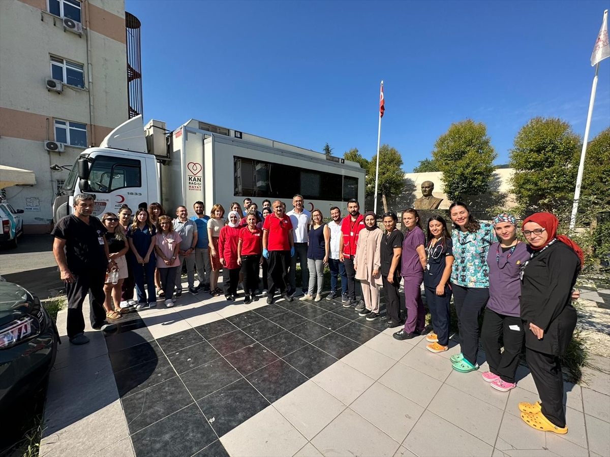 Azalan kan stokları nedeniyle düzenlenen bağış kampanyasına sağlıkçılardan destek
