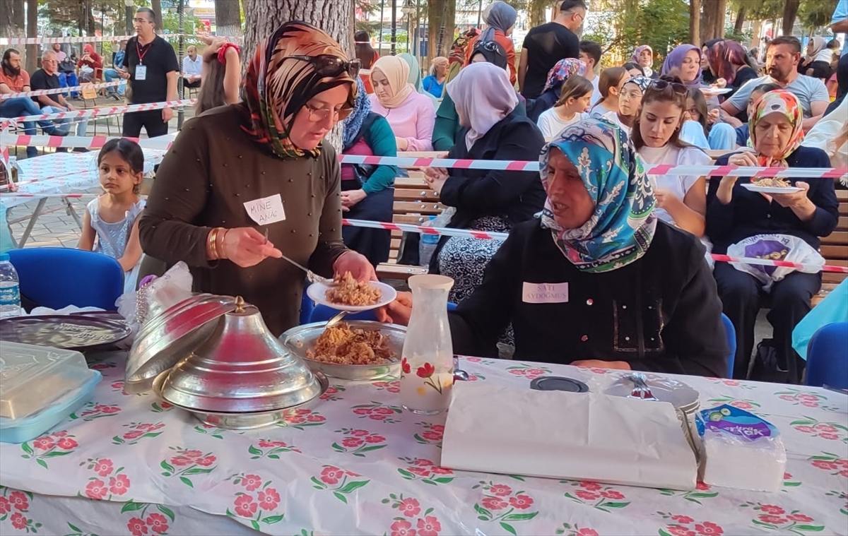 Çorum'da 4. Geleneksel İskilip Dolma, Turşu, Çilek Festivali başladı