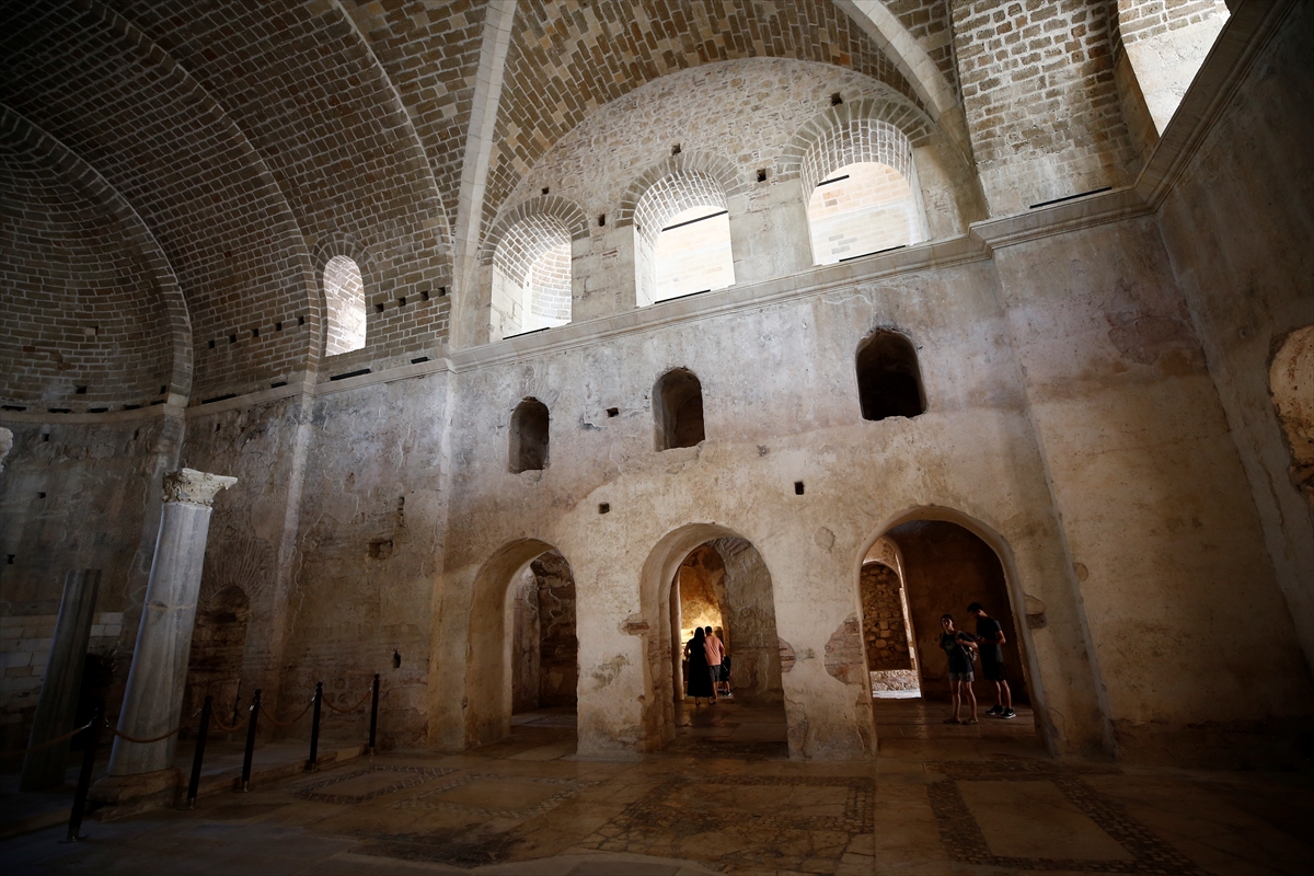 Aziz Nikolaos Kilisesi'ne ziyaretler artıyor