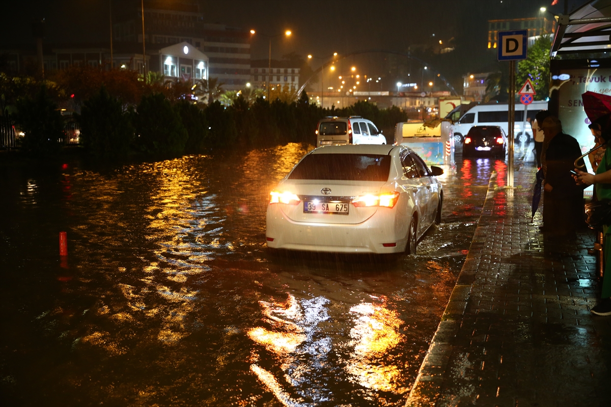Giresun'da sağanak su baskınlarına neden oldu