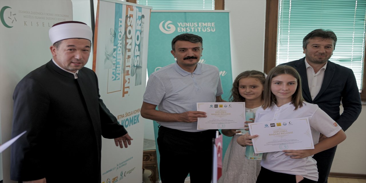 Bosna Hersek'te düzenlenen yaz okuluna katılan çocuklara diploma verildi