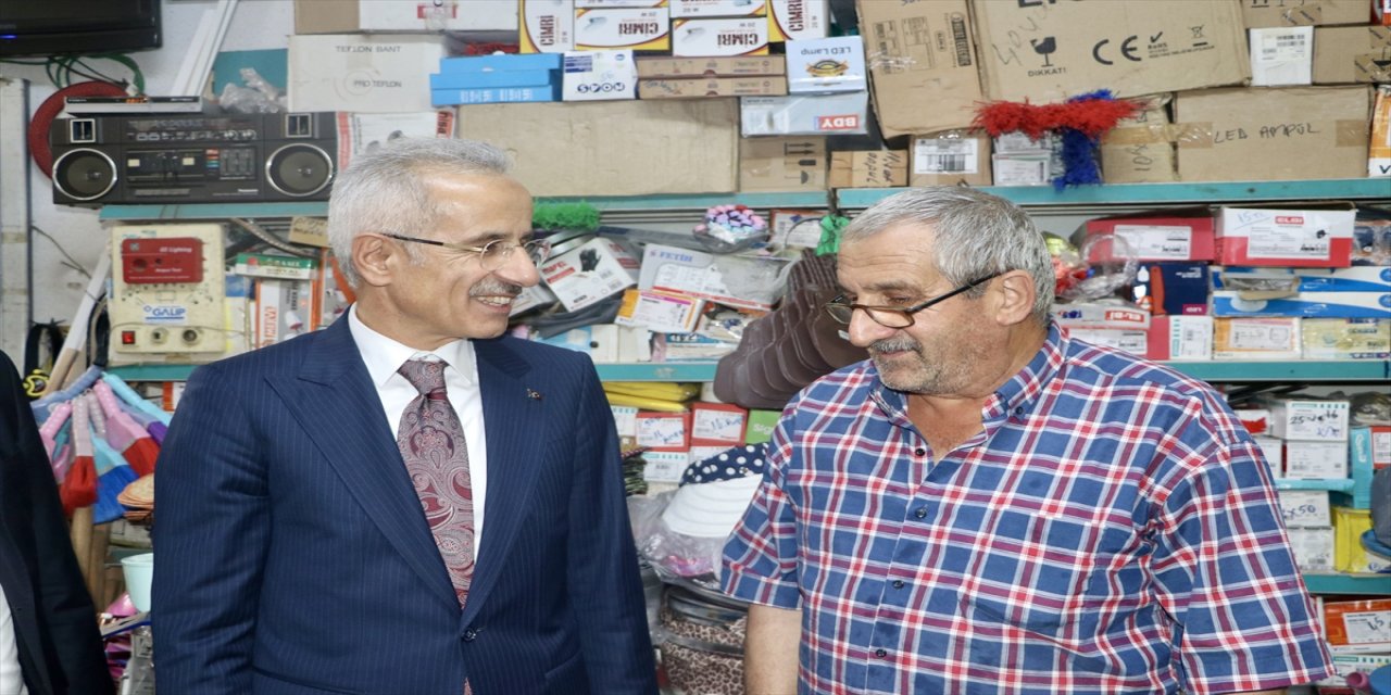 Ulaştırma ve Altyapı Bakanı Uraloğlu, Trabzon'da ziyaretlerde bulundu