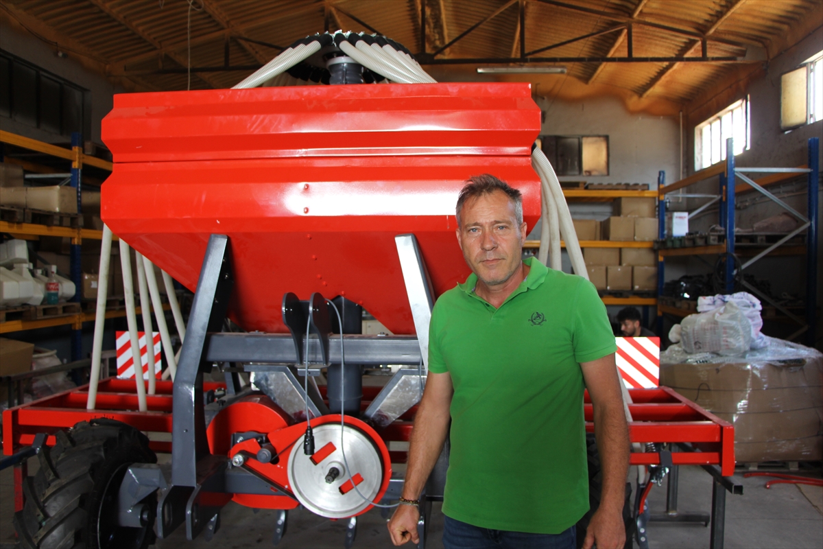 Balıkesir'de ürettikleri tarım makinelerini 15 ülkeye ihraç ediyorlar