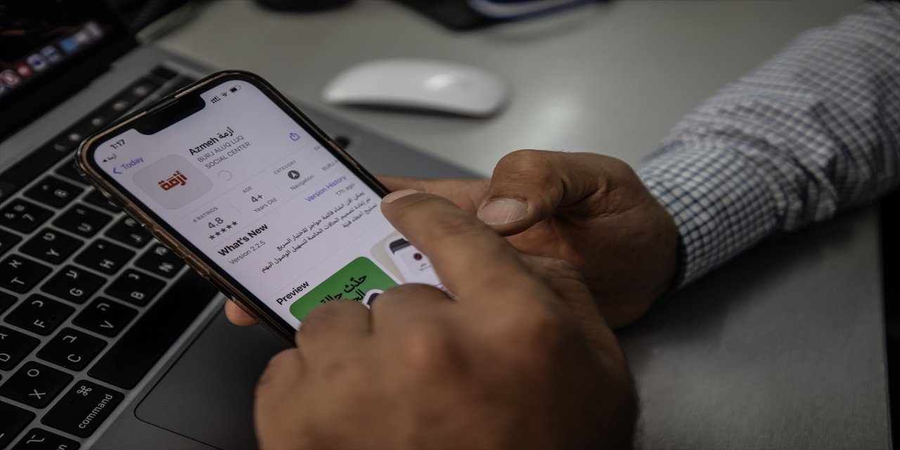 Filistinliler İsrail kontrol noktalarındaki yığılmalardan "Kriz" uygulamasıyla kaçınıyor