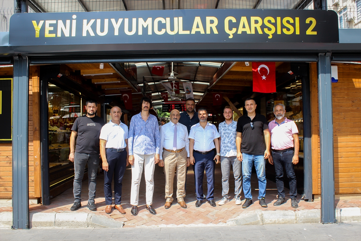 Hatay'da depremzede kuyumcular ahşap prefabriklerde işbaşı yaptı