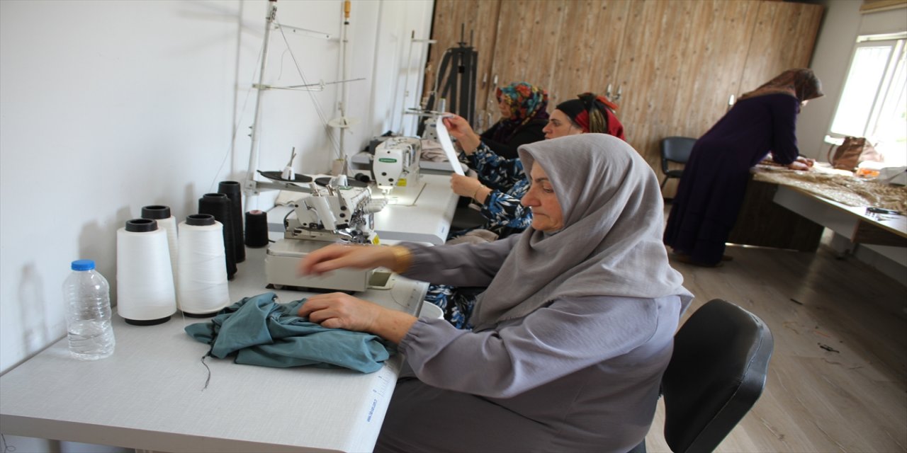 Vanlı kadınlar kooperatif bünyesindeki kursta meslek öğreniyor
