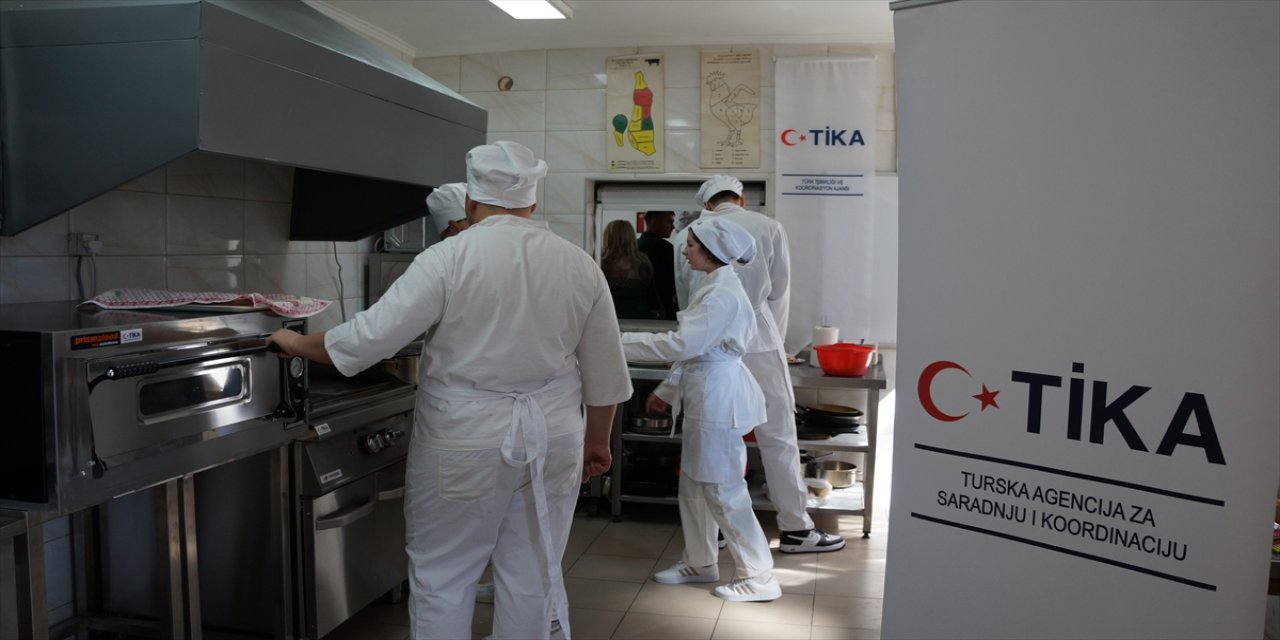 TİKA'dan Sırbistan'daki 2 liseye donanım desteği yapıldı.