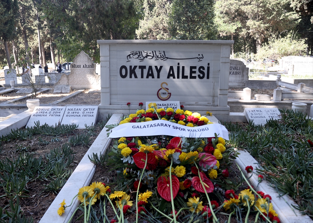 "Taçsız Kral" Metin Oktay, kabrinde anıldı
