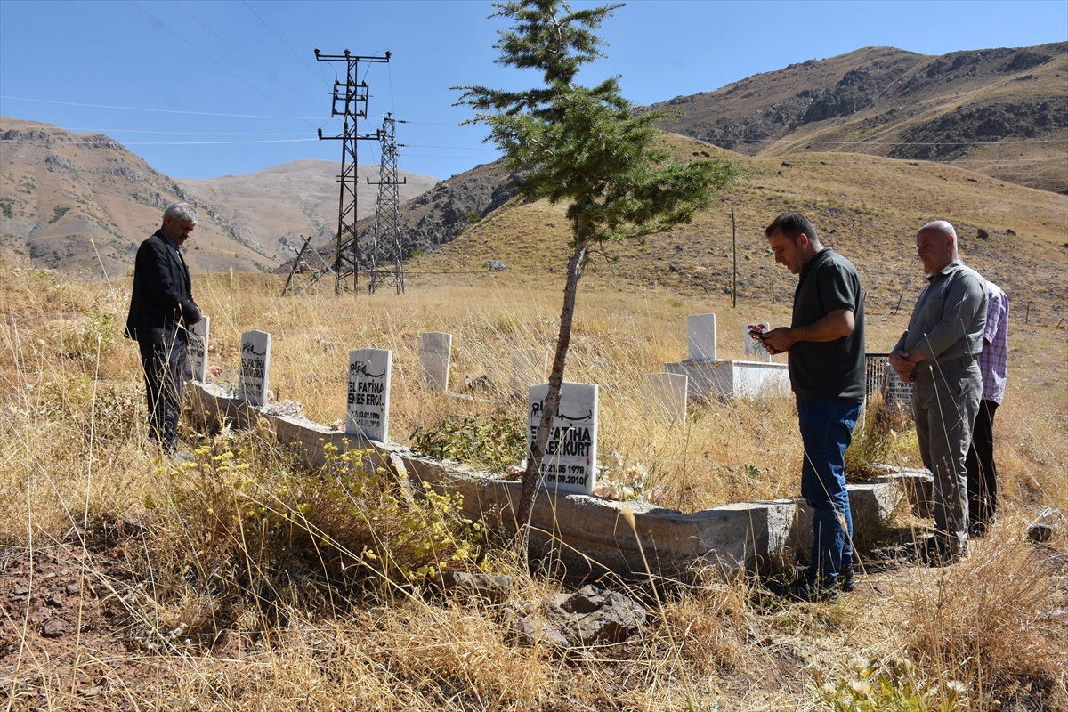 Hakkari'de 13 yıl önce terör örgütü PKK'nın katlettiği siviller anıldı
