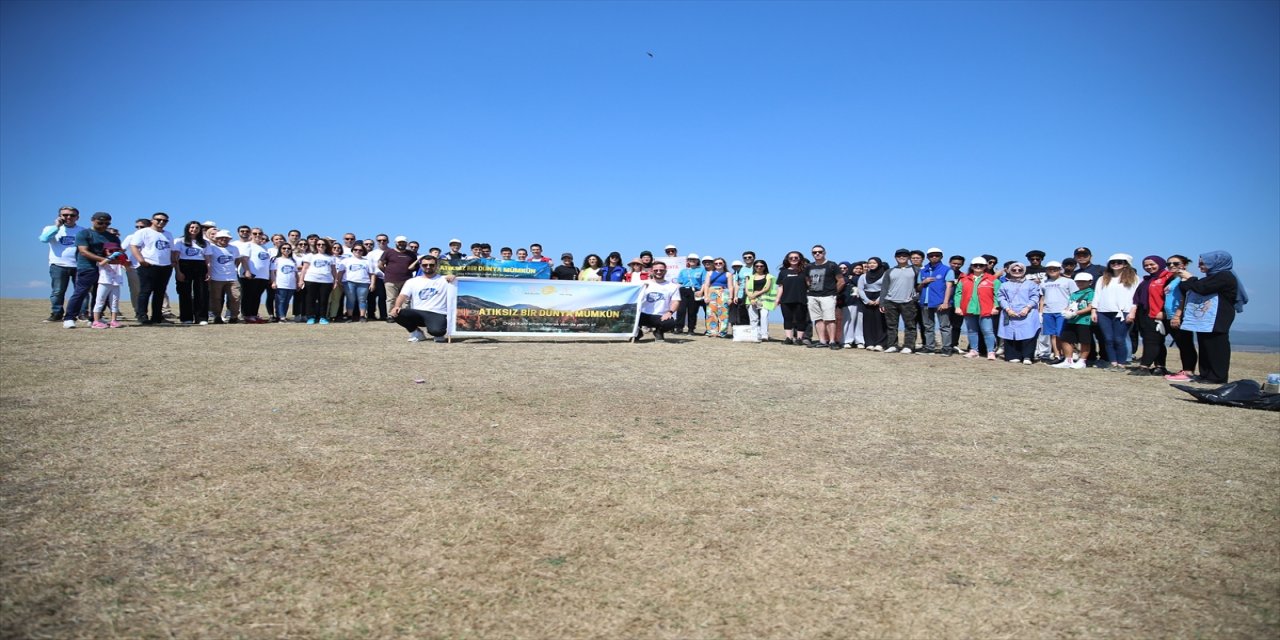 Sakarya'da çevreci gönüllüler atık topladı