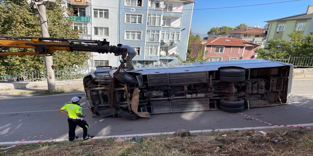 Kocaeli'de anne-kızın öldüğü kazada servis aracı şoförü tutuklandı