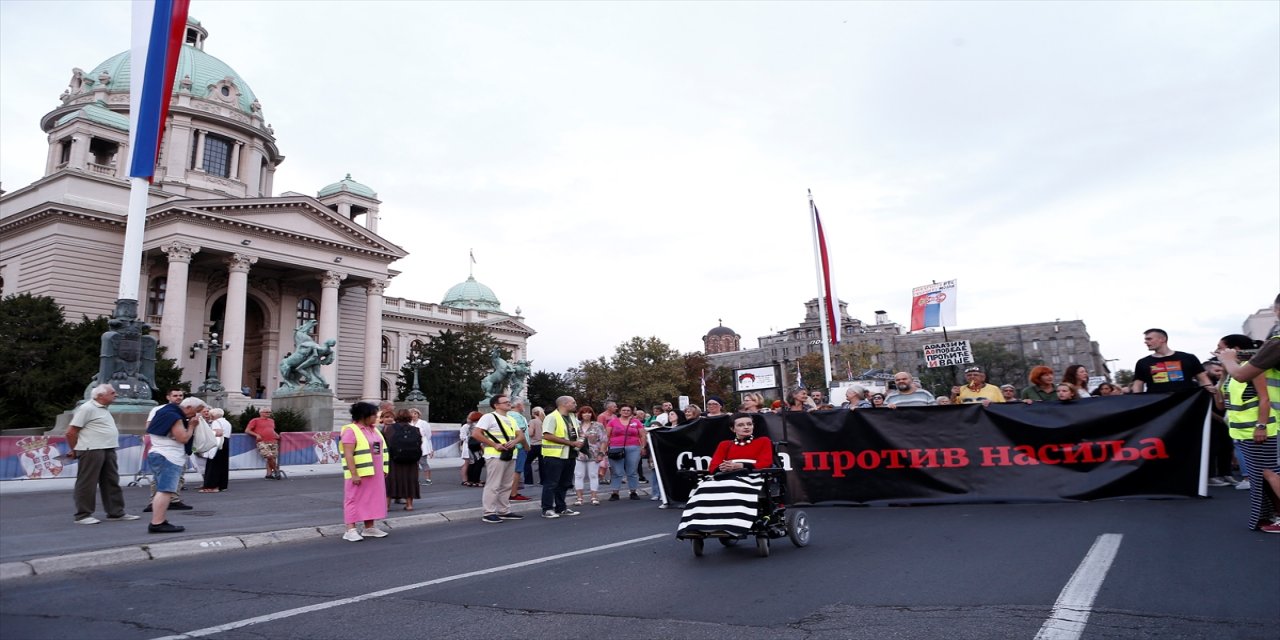 Sırbistan'daki şiddet karşıtı gösterilerin 20'ncisi düzenlendi