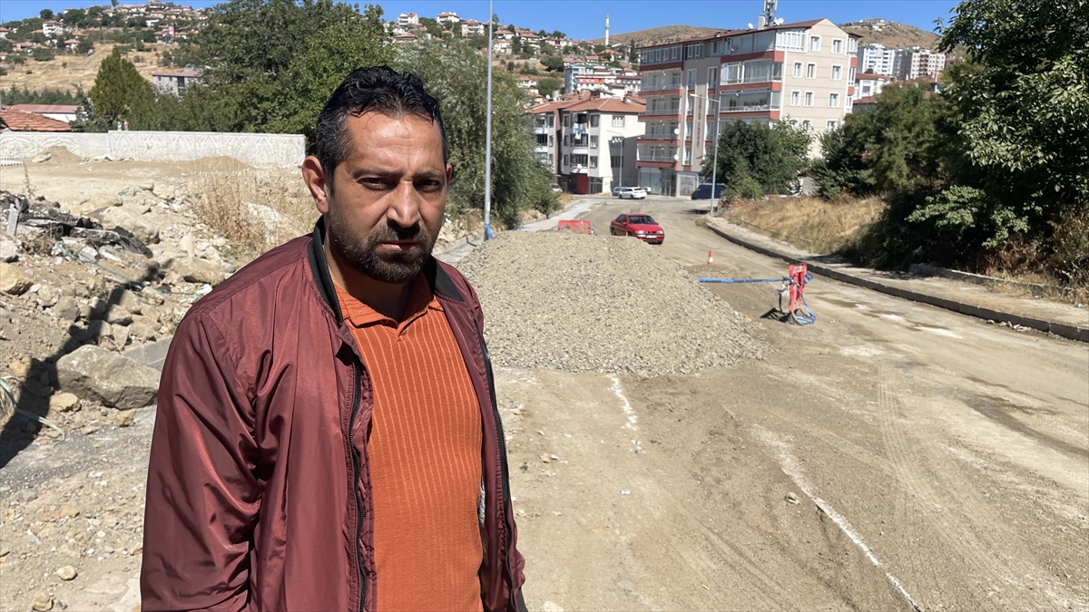 Altyapı çalışması için açılan çukura düşen çocuk yaralandı