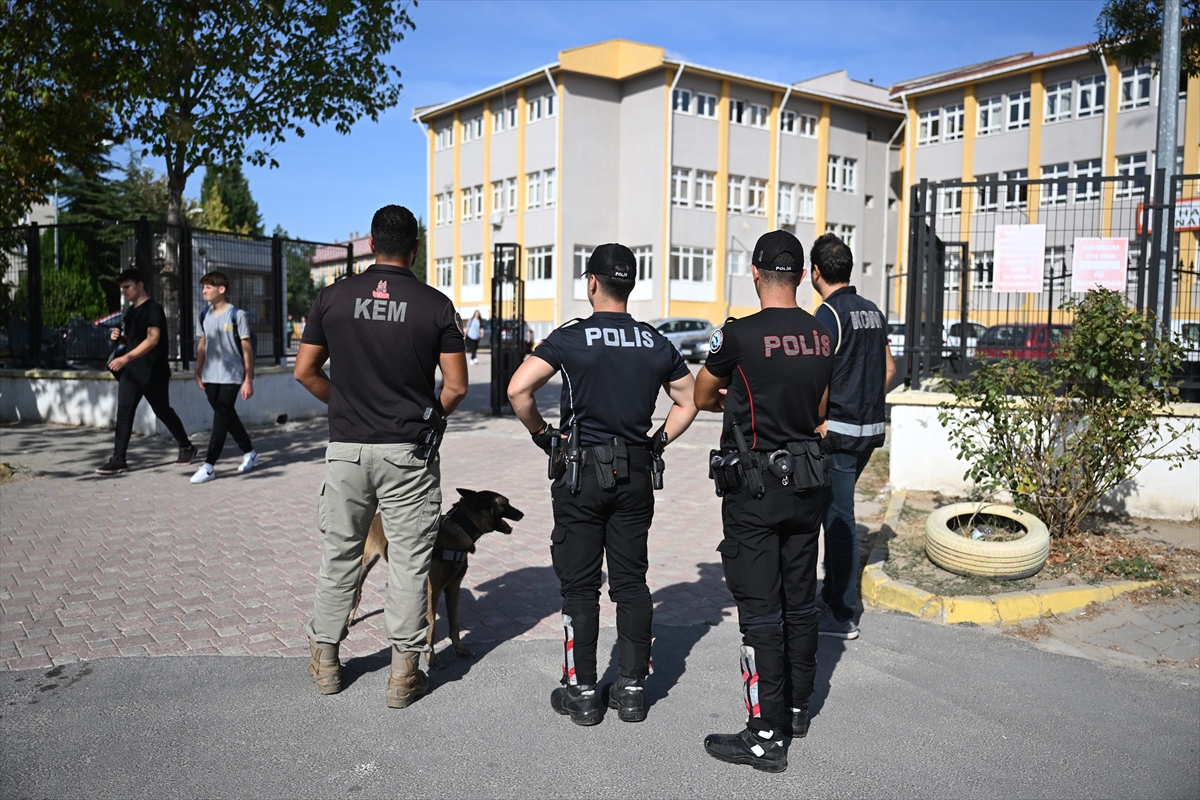 Edirne'deki okulların çevresinde eş zamanlı denetim yapıldı