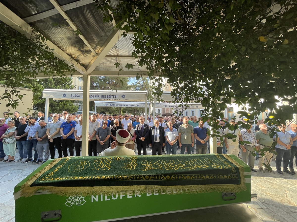 Eskişehir'de iki yelkenkanadın çarpışması sonucu ölen pilot Bursa'da defnedildi