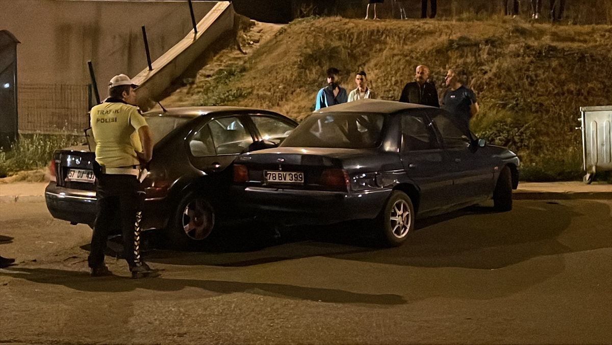 Karabük'te iki otomobilin çarpışması sonucu 2 kişi yaralandı