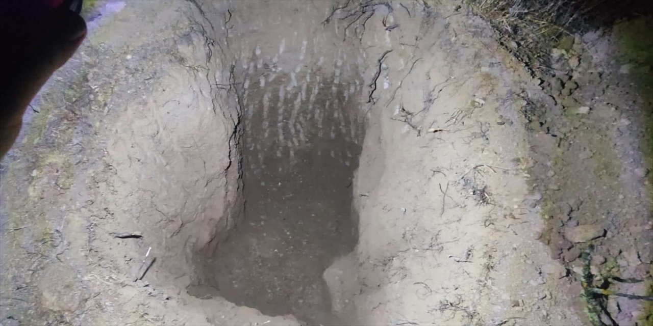 Kastamonu'da kaçak kazı yapan 5 kişi suçüstü yakalandı