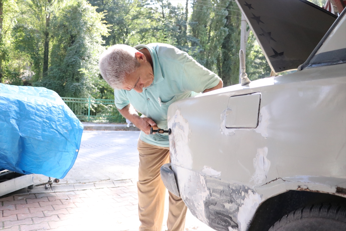 73 yaşındaki kaportacı çalışmaya devam ediyor