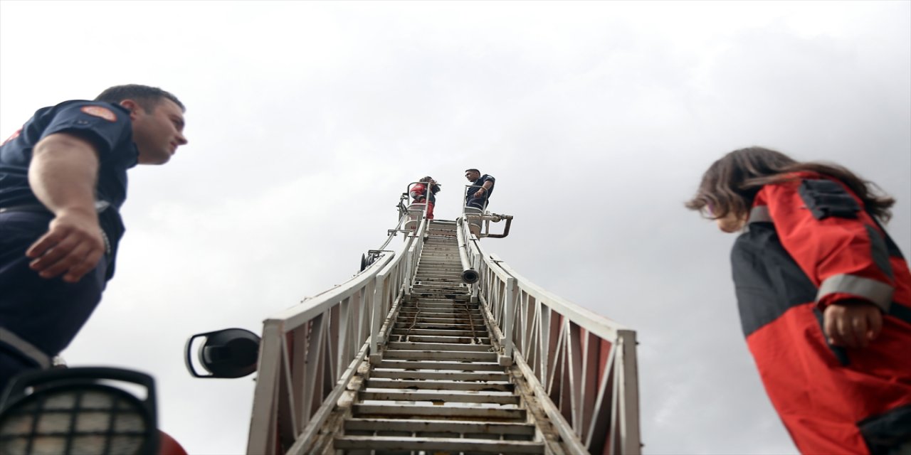 Muğla'da 15 gazeteci "Temel İtfaiyecilik Eğitimi" aldı