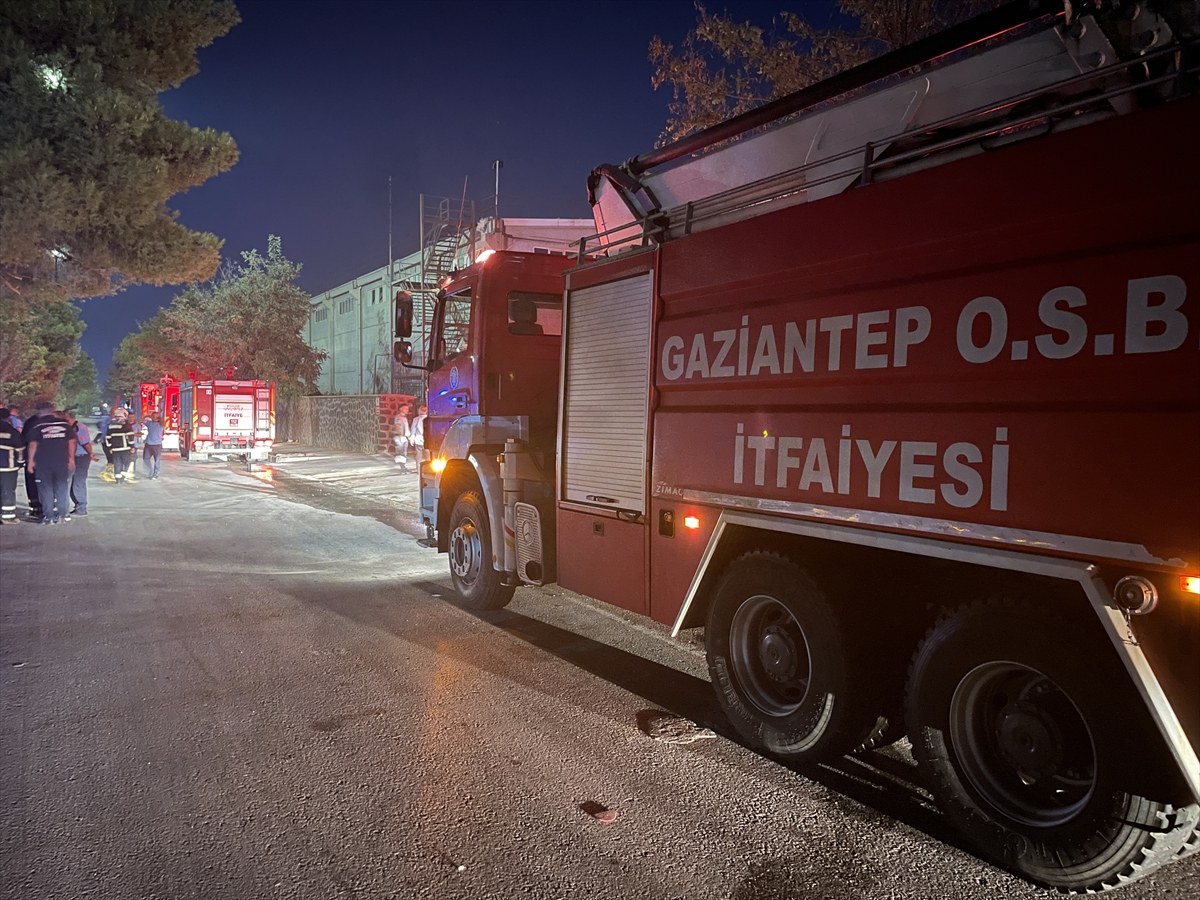 Poşet fabrikasında çıkan yangın kontrol altına alındı