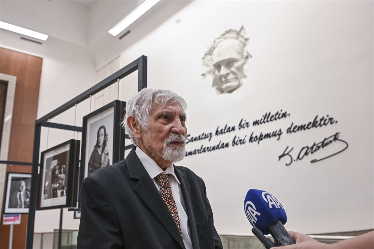 Ozan Sağdıç'ın Ankara temalı fotoğraf sergisi açıldı