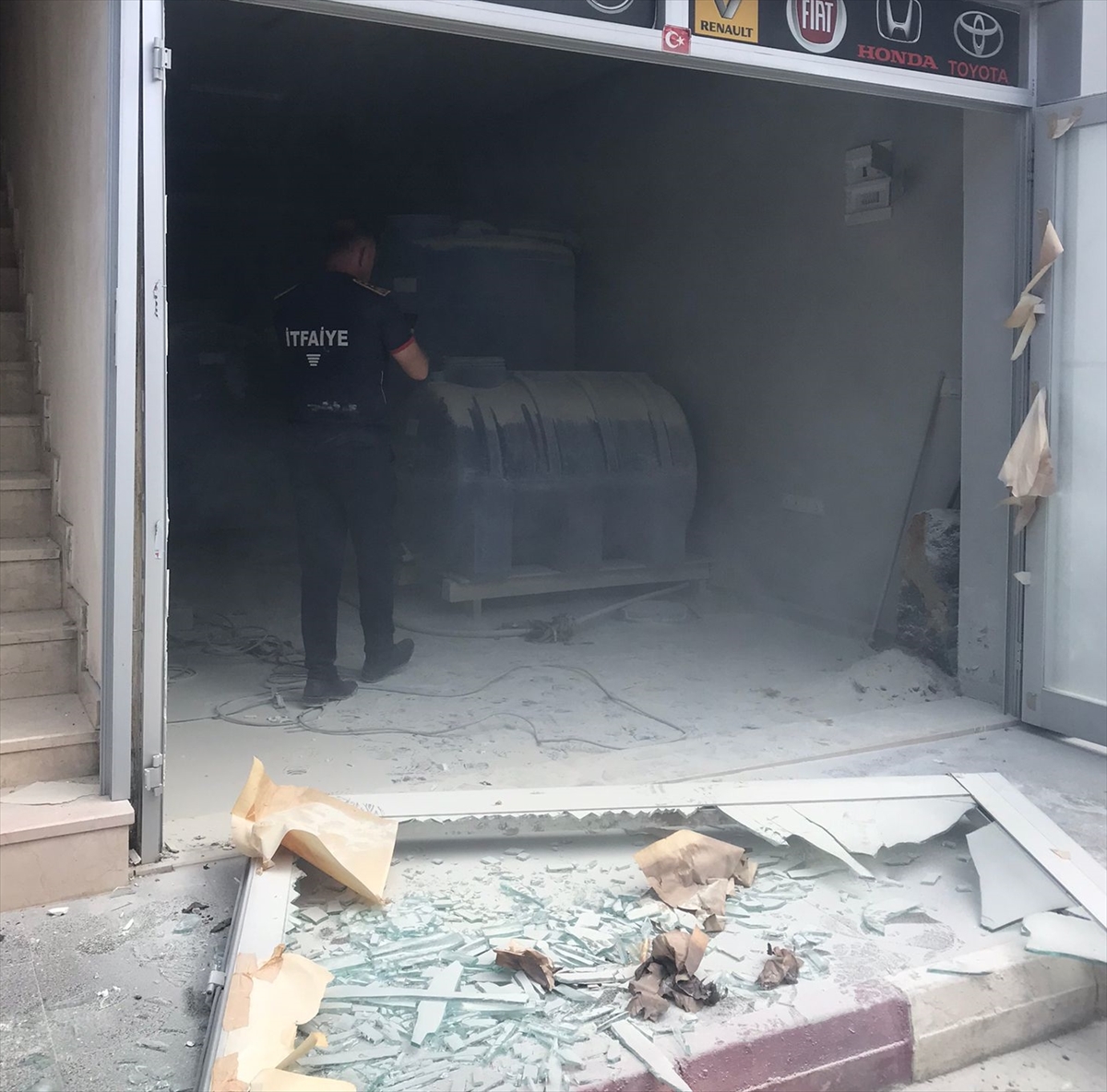 Amasya'da akaryakıt istasyonunun deposunda meydana gelen patlama hasara neden oldu