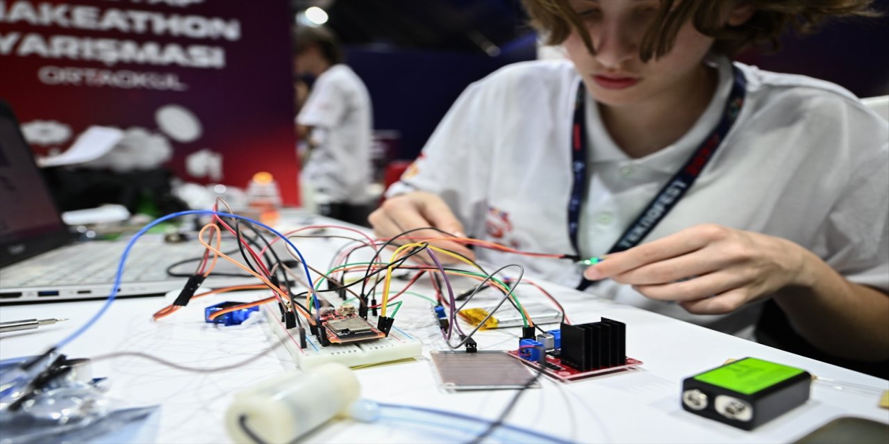 TEKNOFEST İzmir'deki "Deneyap Makeathon"da final heyecanı