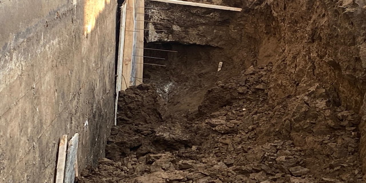 Samsun'da çöken duvarın altında kalan işçi hastaneye kaldırıldı