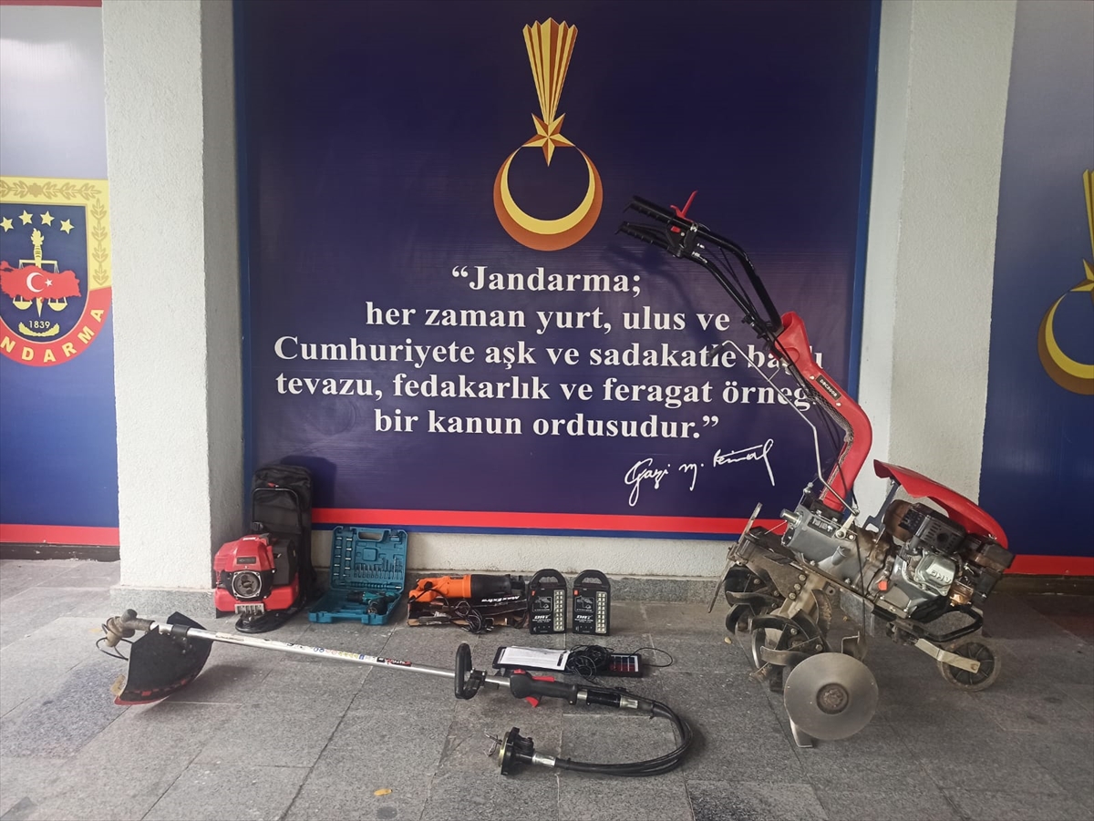 Hırsızlık yaptığı evi kundaklayan şüpheli yakalandı