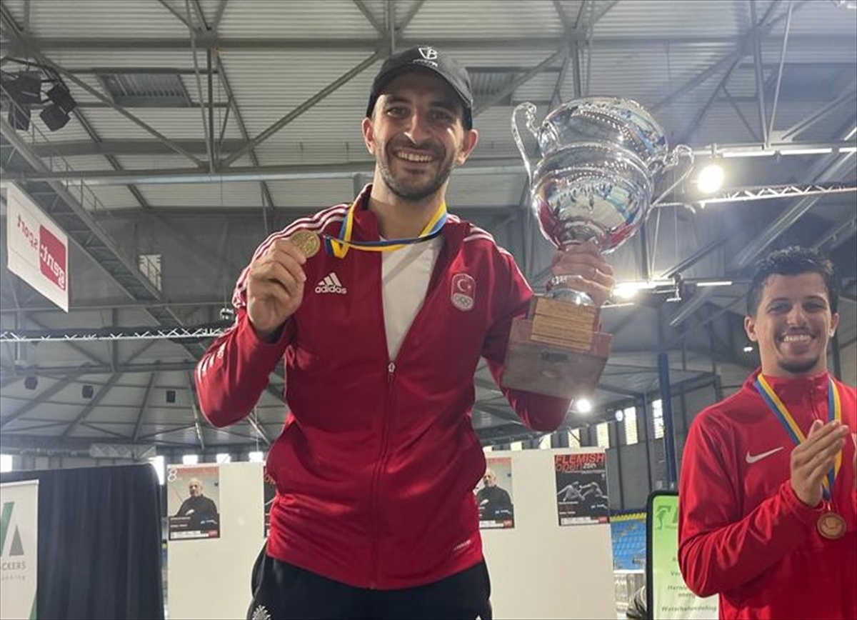 Milli eskrimci Enver Yıldırım, Belçika'daki turnuvada altın madalya kazandı