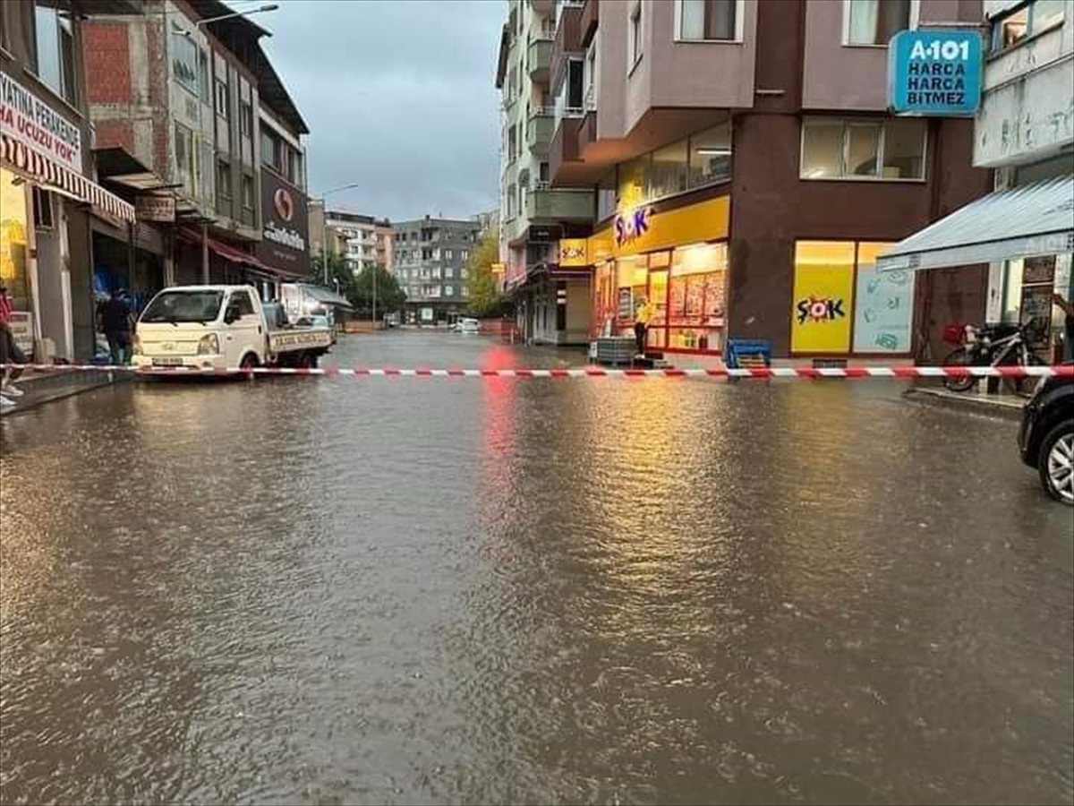 Trabzon'da şiddetli yağış etkili oldu
