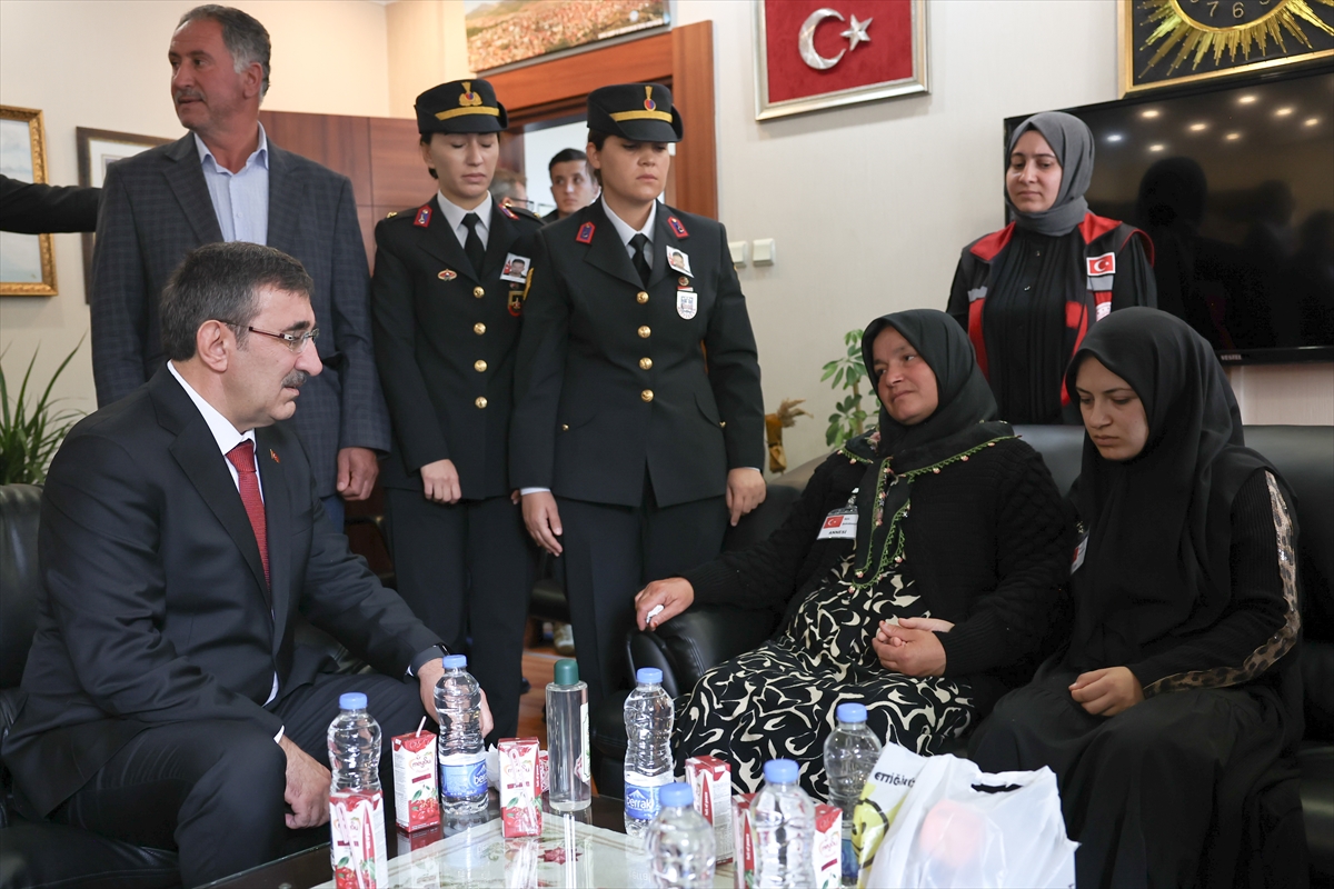 Ankara'daki saldırıyı gerçekleştiren teröristlerin katlettiği şehit veteriner teknikeri defnedildi