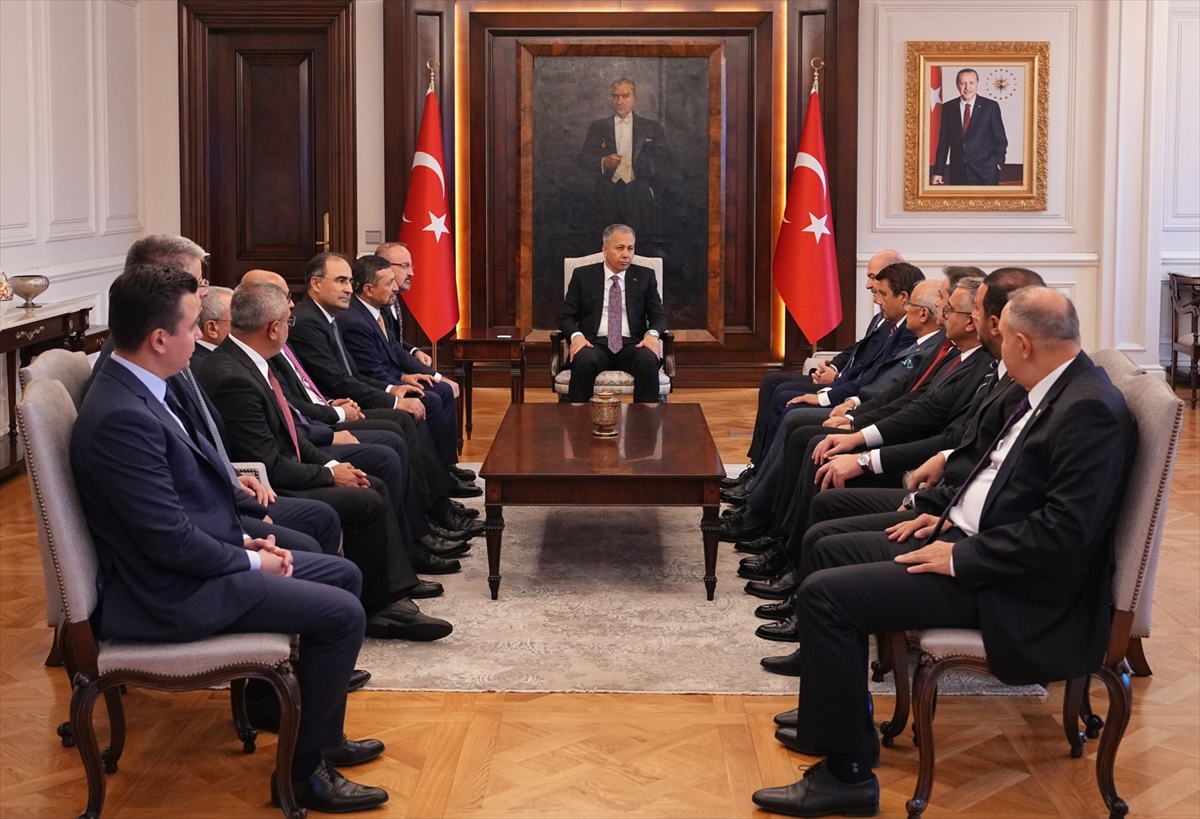 İçişleri Bakanı Ali Yerlikaya'ya "geçmiş olsun" ziyaretleri