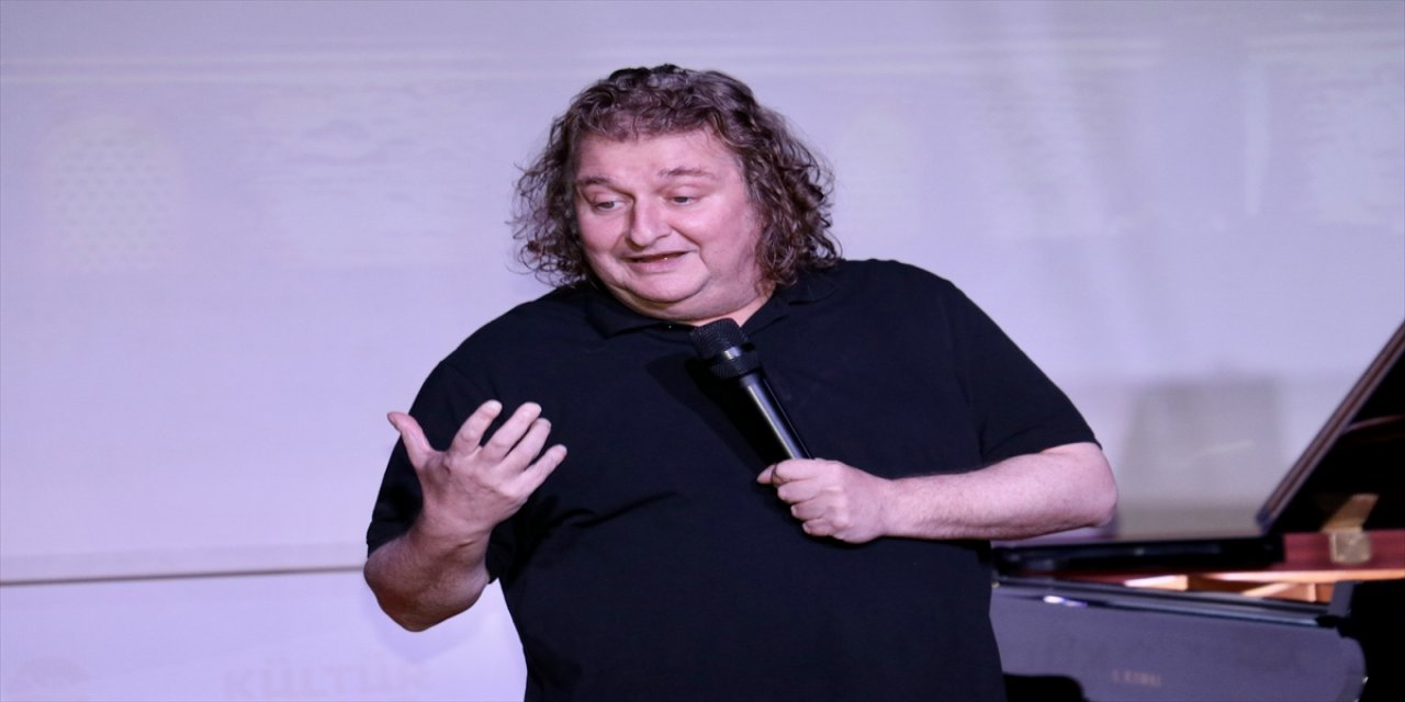 Piyanist Tuluyhan Uğurlu Sakarya'da konser verdi