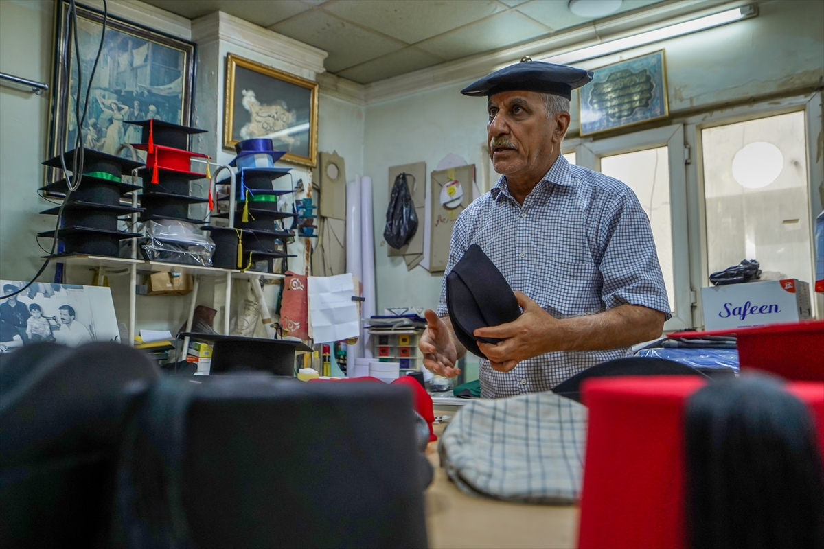 Türkmen zanaatkar, Osmanlı fesi ve çeşitli şapkalar üretiyor