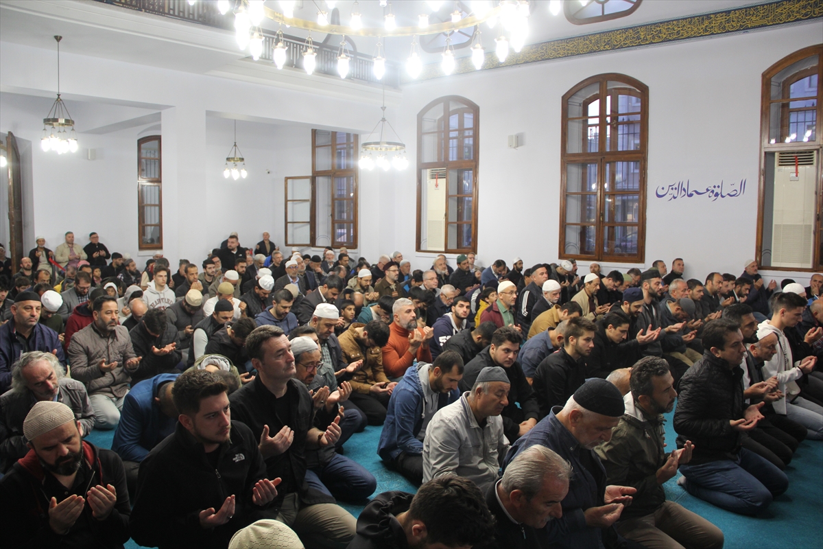 Sakarya'da sabah namazında Filistinliler için dua edildi