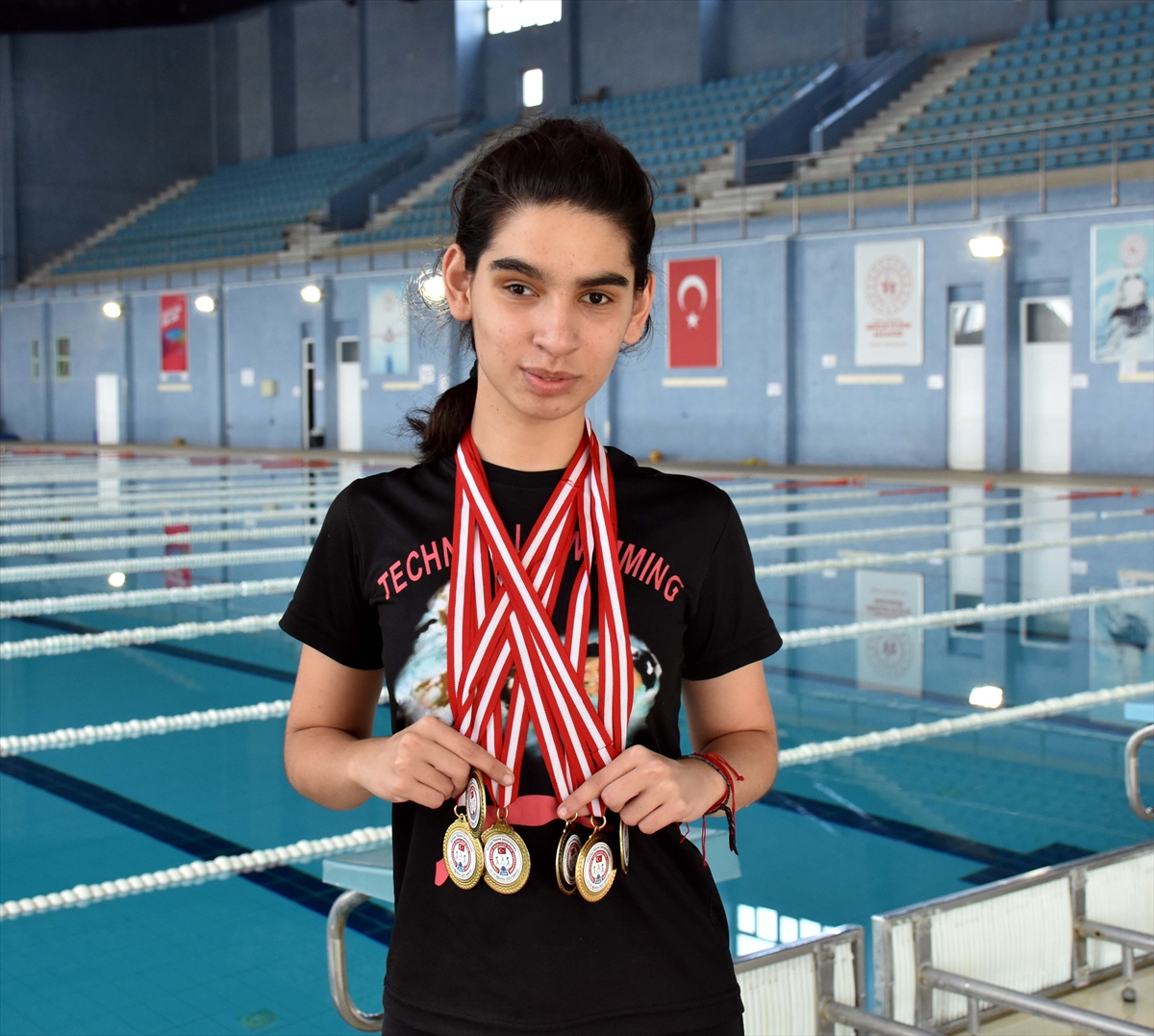 Türkiye şampiyonu görme engelli yüzücü Cemre'nin hedefi uluslararası başarılar: