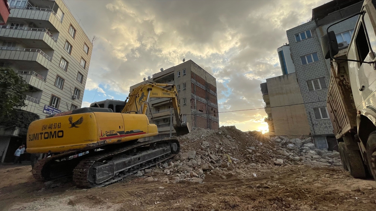 Şanlıurfa'da ağır hasarlı binaların yüzde 56'sının yıkımı tamamlandı