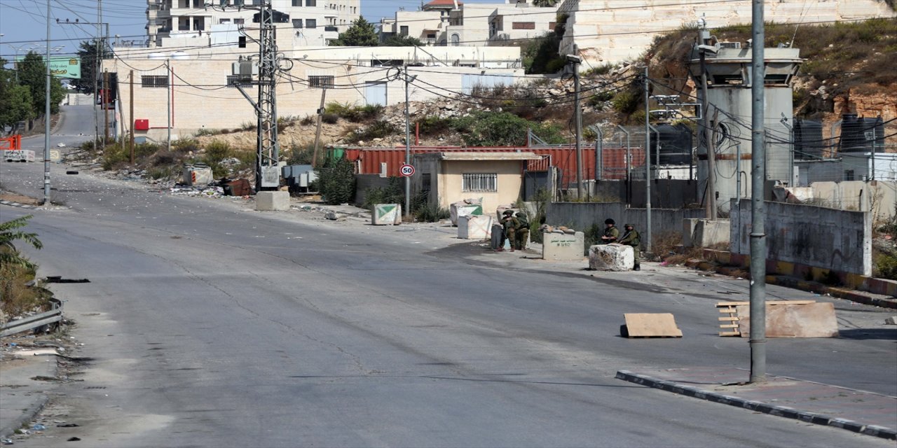 İsrail ordusu, Batı Şeria'yı bariyerlerle kapattı