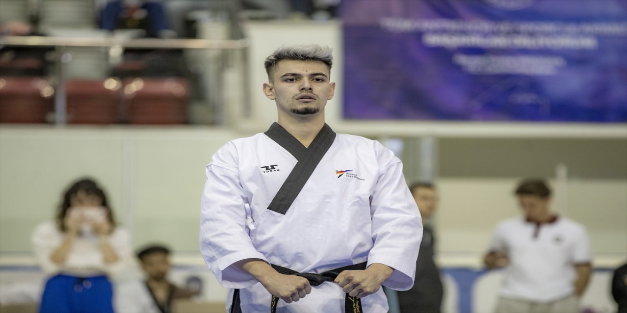 Milli tekvandocu Muhammed Emir, kazandığı madalyalarla şampiyon babasının yolundan gidiyor: