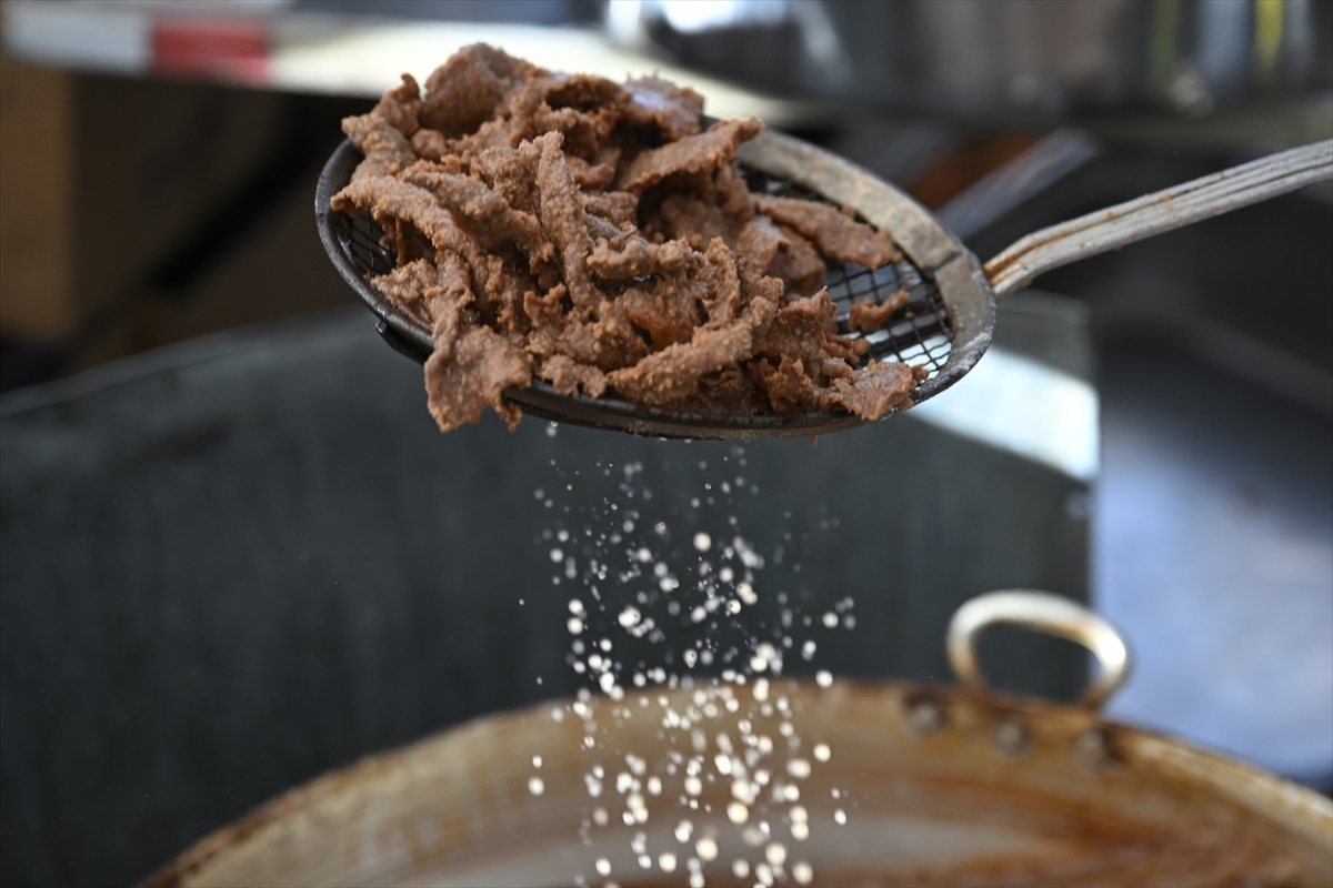 Edirne'deki festivalde vatandaşlara 1 ton 100 kilo tava ciğeri ikram edildi