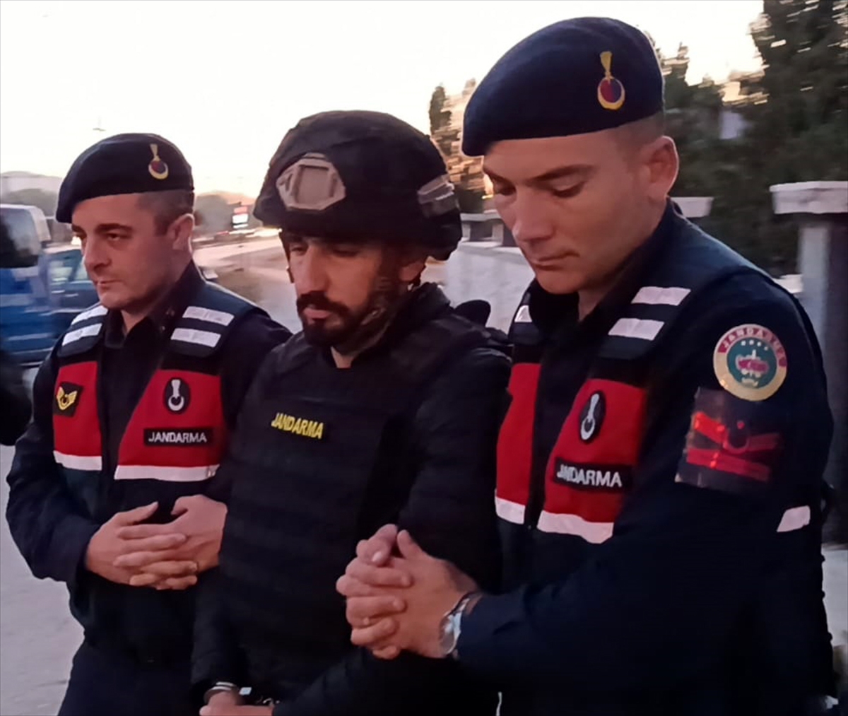 Sivas'ta 2 kişiyi öldüren, 1 kişiyi yaralayan zanlı tutuklandı