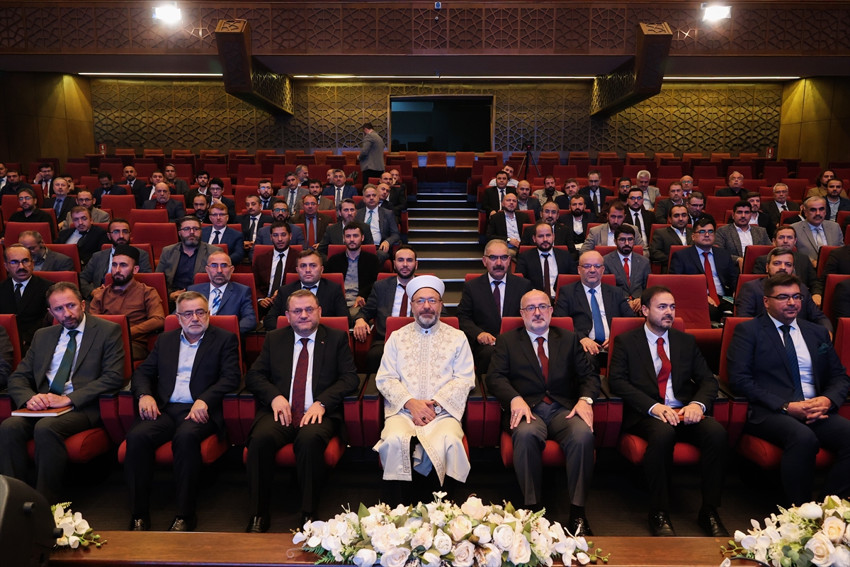 Diyanet İşleri Başkanı Erbaş, "Etkili Hutbe Sunumu Rehber Öğretici Semineri"nin açılışında konuştu: