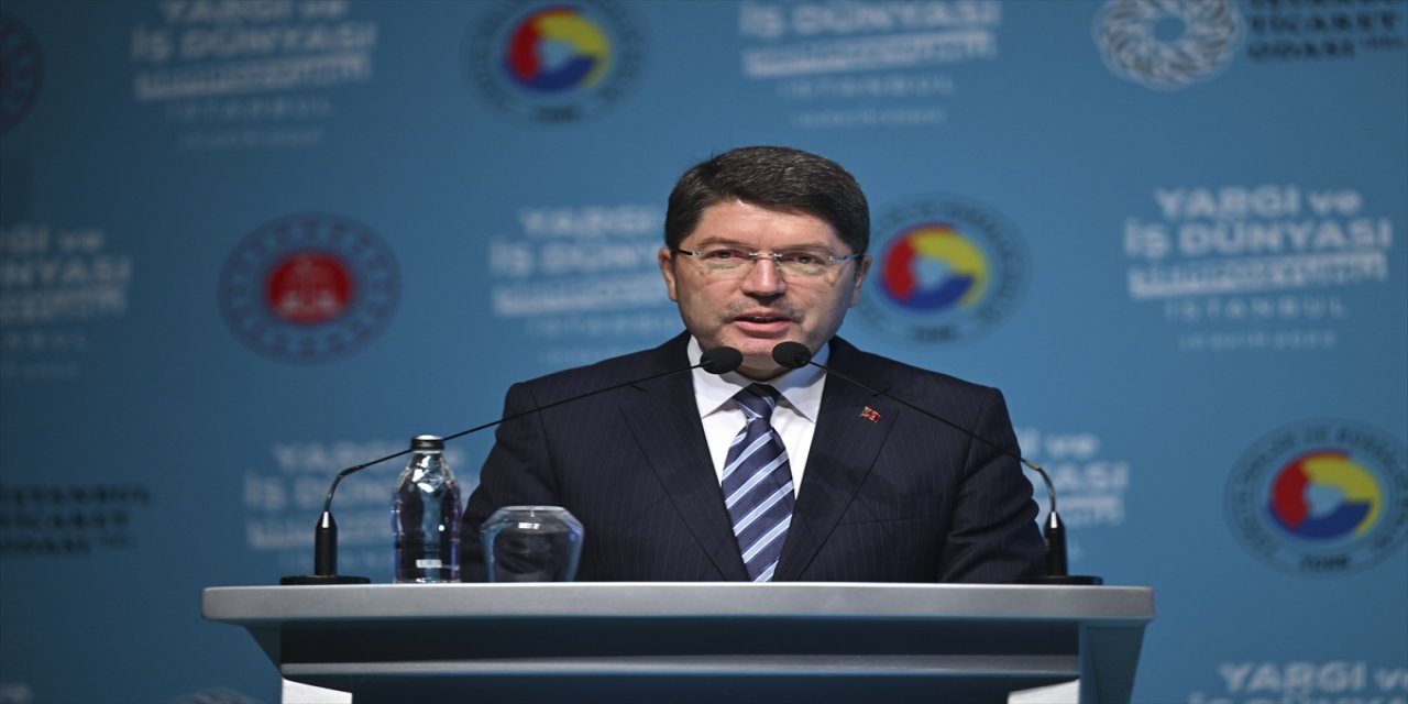 Bakan Tunç, Yargı ve İş Dünyası Sempozyumu'nda gazetecilerin sorularını yanıtladı: