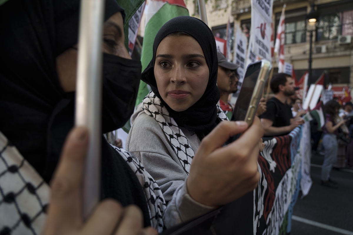 Arjantin'de Yahudiler ve Filistinliler ayrı ayrı gösteri yaptı