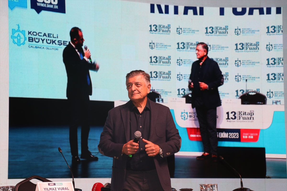 Teknik direktör Yılmaz Vural 13. Kocaeli Kitap Fuarı'nda